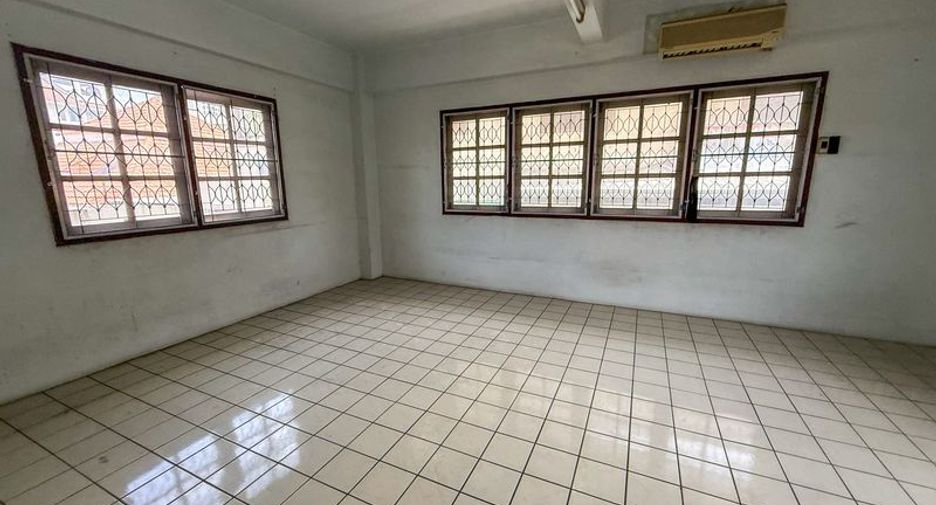 À louer et à vendre terrain à Si Racha, Chonburi