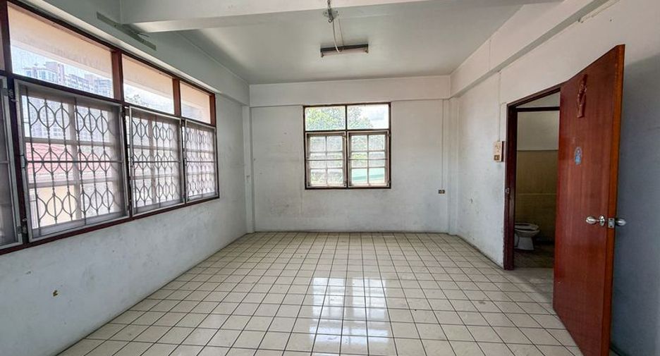 À louer et à vendre terrain à Si Racha, Chonburi