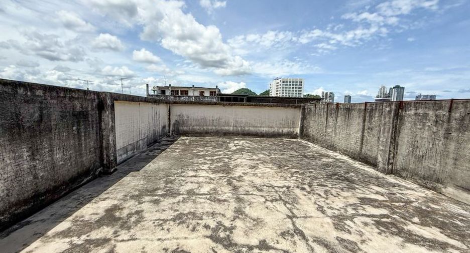 À louer et à vendre terrain à Si Racha, Chonburi
