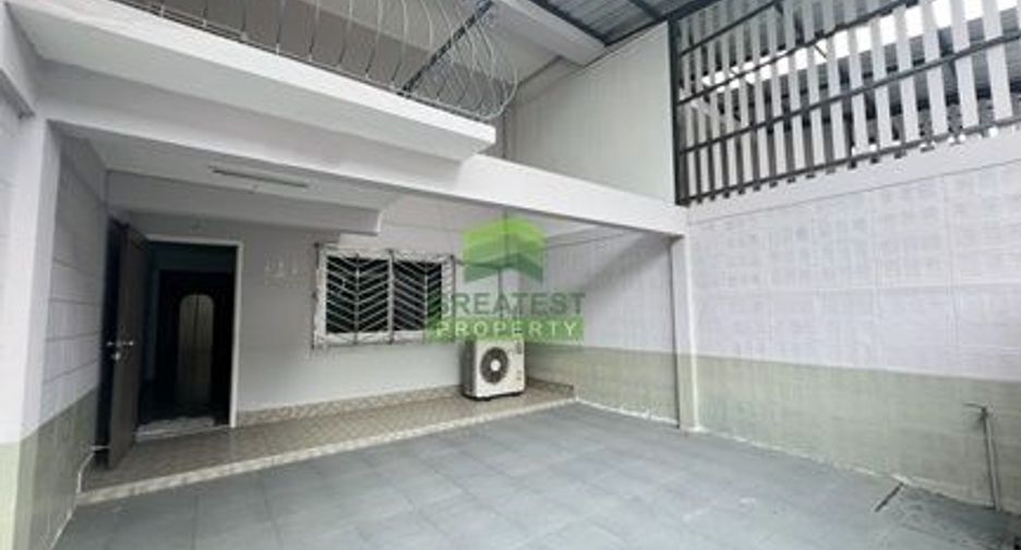 出售 2 卧室 联排别墅 在 Phra Khanong, 曼谷