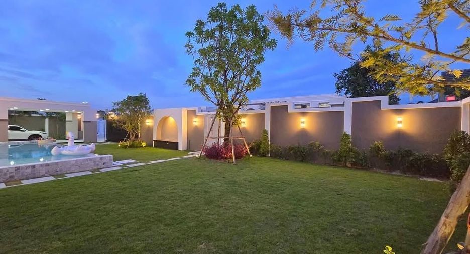 For sale 4 bedrooms house in Bang Lamung, Chonburi