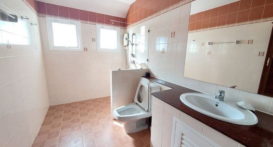 For rent 3 bedrooms house in Mueang Chon Buri, Chonburi