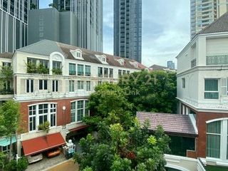 Casa adosada en alquiler de 4 habitaciones en Watthana, Bangkok