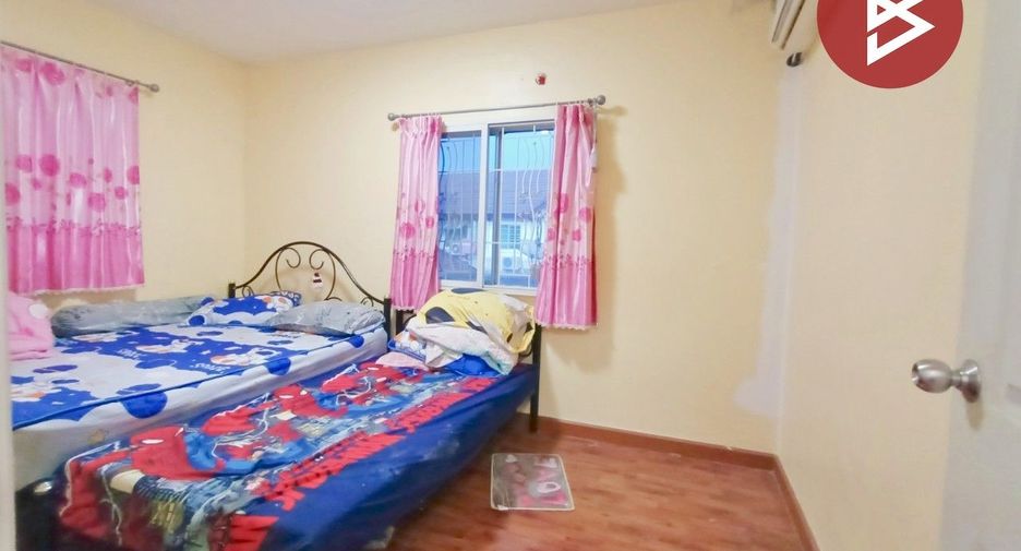 Casa adosada en venta de estudio en Bang Phli, Samut Prakan