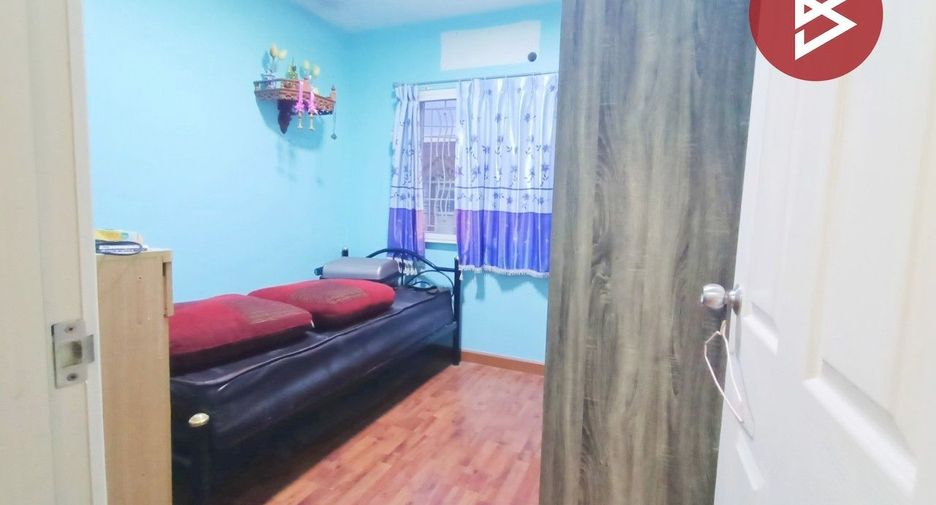Casa adosada en venta de estudio en Bang Phli, Samut Prakan