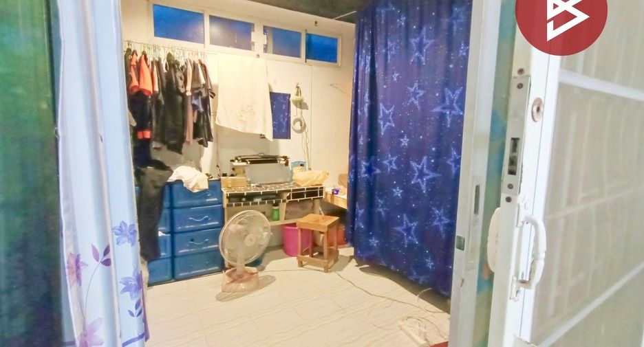 Casa adosada en venta de estudio en Bang Phli, Samut Prakan