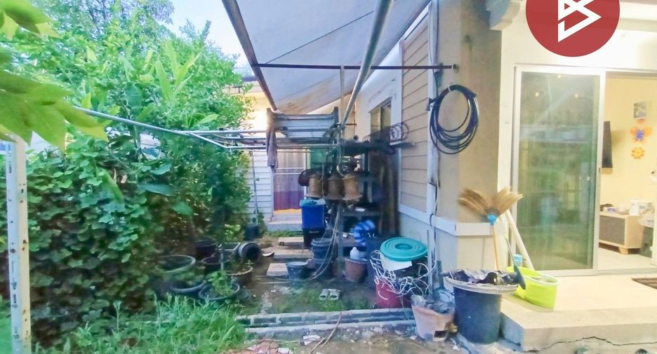 Casa adosada en venta de estudio en Bang Phli, Samut Prakan