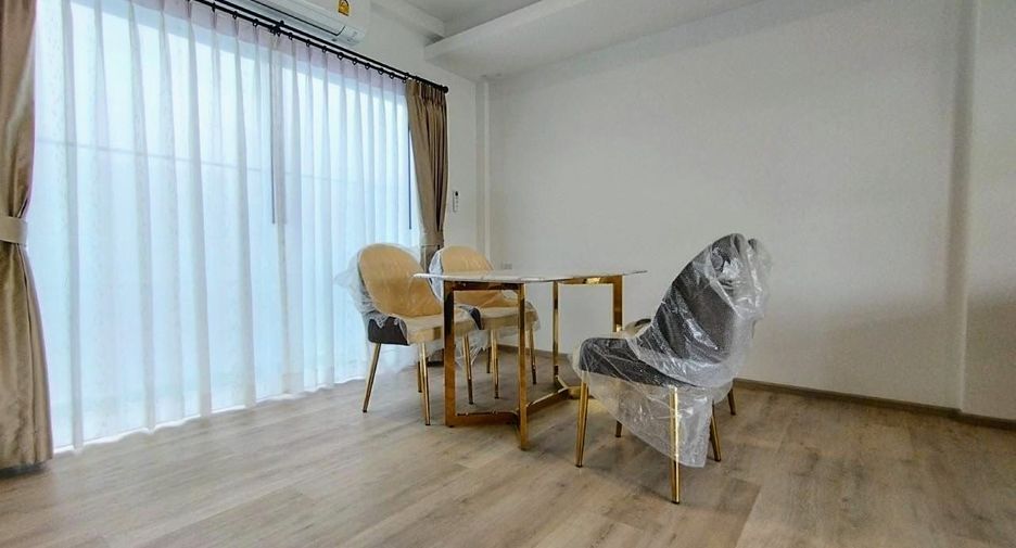 For rent 3 bedrooms townhouse in Prawet, Bangkok