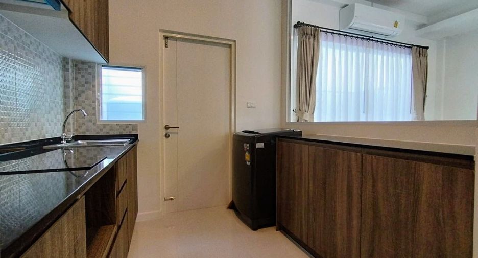 For rent 3 bedrooms townhouse in Prawet, Bangkok