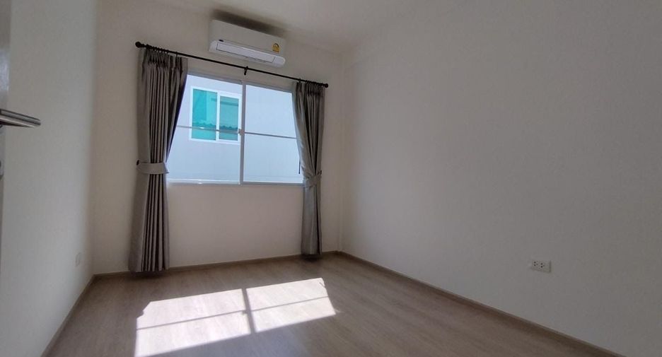 For rent 3 bedrooms townhouse in Prawet, Bangkok