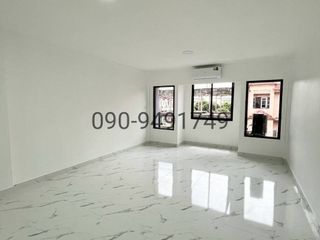 Reihenhaus zur Miete mit 4 Zimmer in Lat Phrao, Bangkok