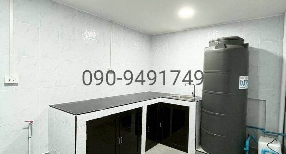 For rent 4 bedrooms townhouse in Lat Phrao, Bangkok