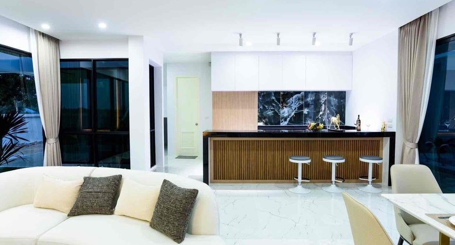 For sale 4 bedrooms villa in Bang Lamung, Chonburi
