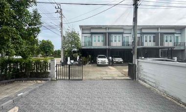 Casa adosada en alquiler y en venta de 3 habitaciones en Bang Yai, Nonthaburi