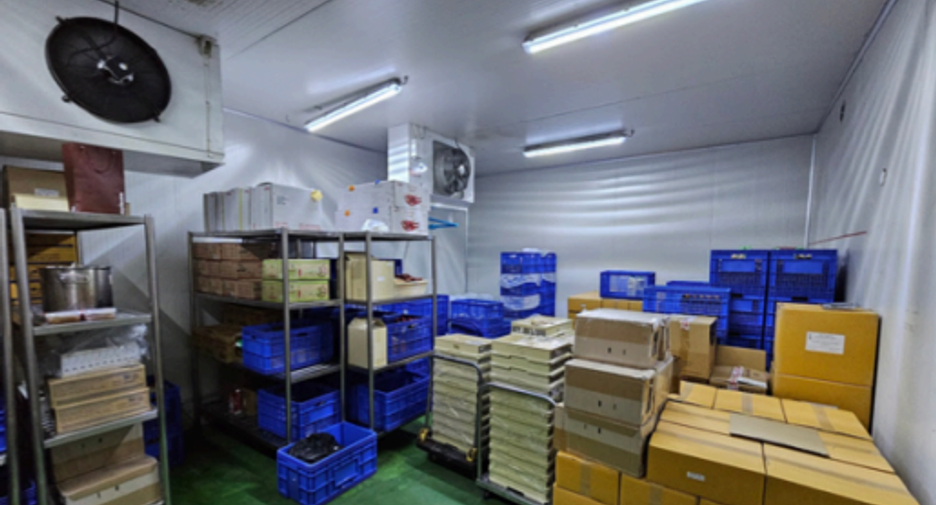For rent and for sale retail Space in Watthana, Bangkok