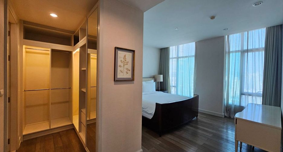 For rent 2 bedrooms condo in Pathum Wan, Bangkok