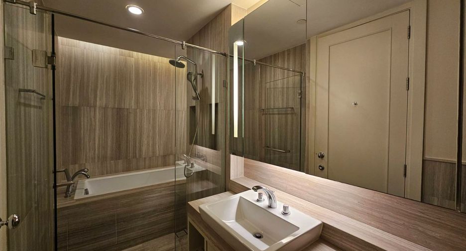For rent 2 bedrooms condo in Pathum Wan, Bangkok