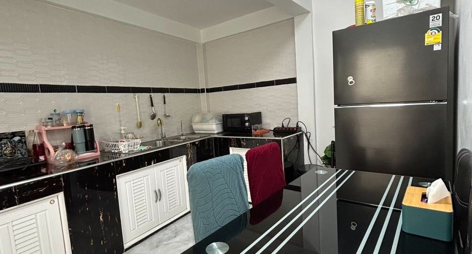 For sale 2 bedrooms townhouse in Bang Lamung, Chonburi