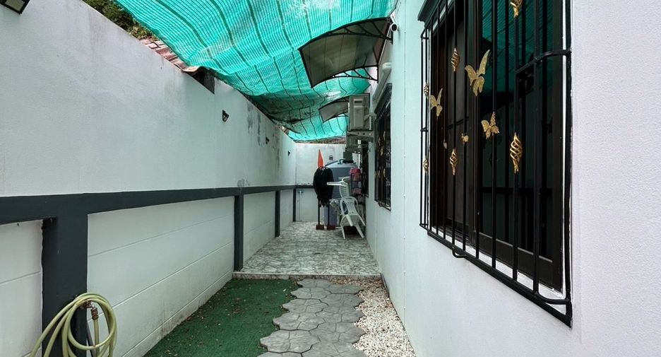 For sale 2 bedrooms townhouse in Bang Lamung, Chonburi