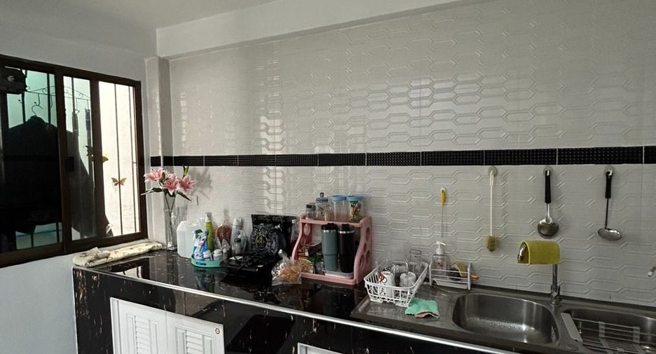 For sale 2 bedrooms townhouse in Bang Lamung, Chonburi