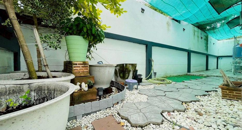 For sale 2 bedrooms townhouse in Bang Lamung, Chonburi