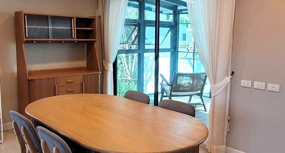 Casa en venta de 5 habitaciones en Phra Samut Chedi, Samut Prakan