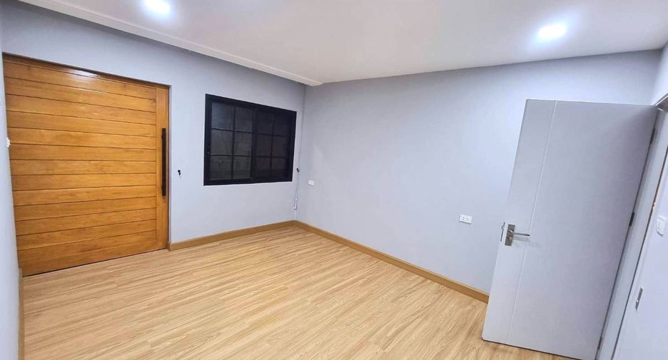 Casa en venta de 5 habitaciones en Phra Samut Chedi, Samut Prakan