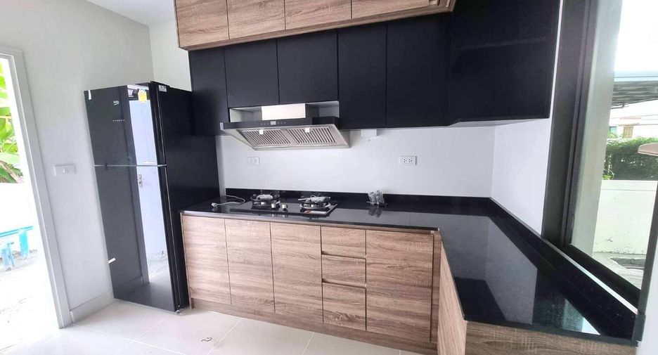 Casa en venta de 5 habitaciones en Phra Samut Chedi, Samut Prakan