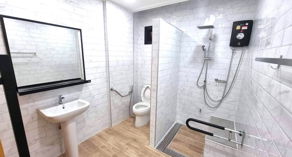 Casa en venta de 5 habitaciones en Phra Samut Chedi, Samut Prakan