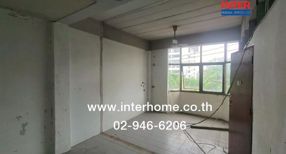 For rent 18 bedrooms retail Space in Wang Thonglang, Bangkok