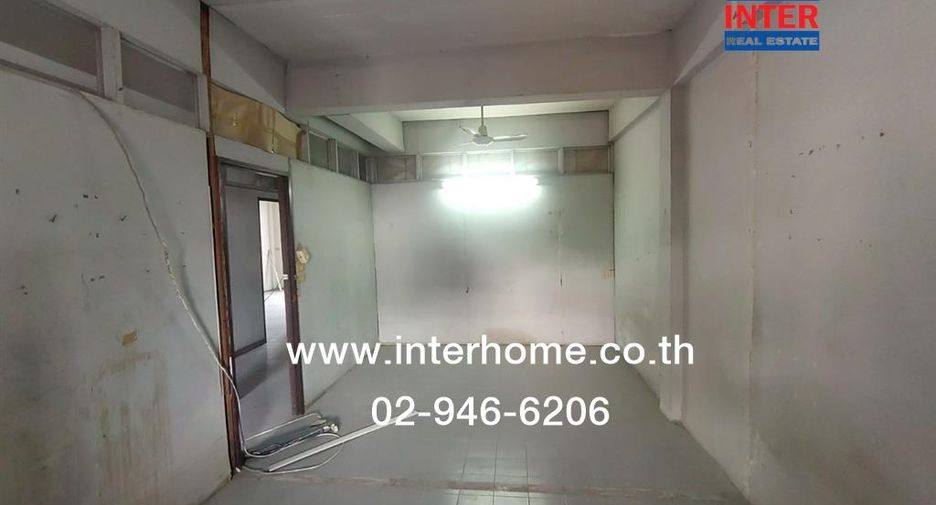 For rent 18 bedrooms retail Space in Wang Thonglang, Bangkok