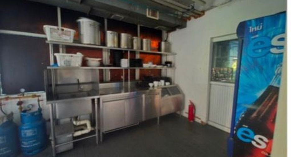Local comercial en alquiler y en venta en Watthana, Bangkok