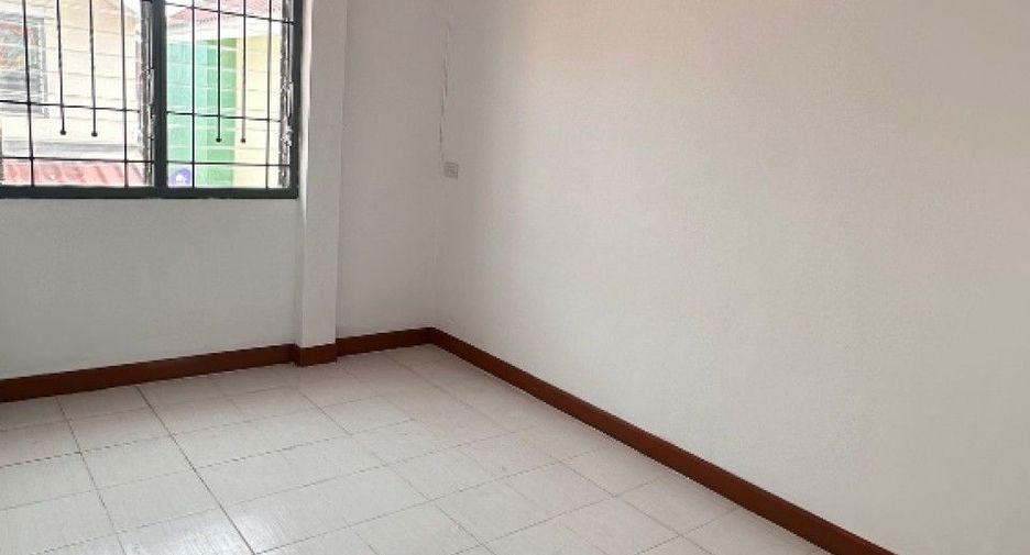 出售 公寓 独立屋 在 Ban Bueng, Chon Buri