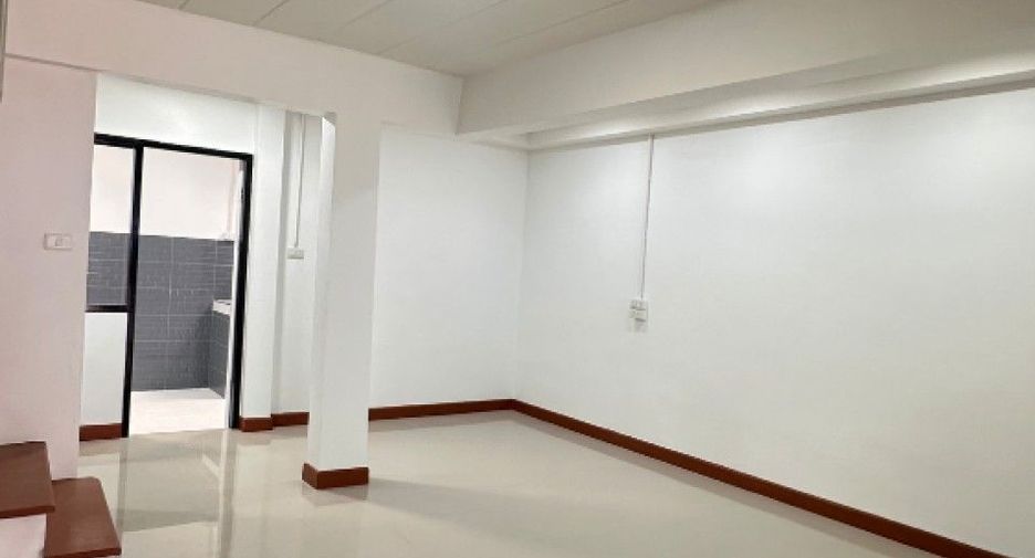 出售 公寓 独立屋 在 Ban Bueng, Chon Buri