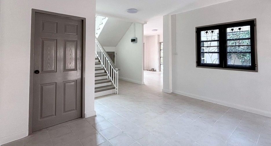 Casa en venta de 3 habitaciones en Bang Phli, Samut Prakan