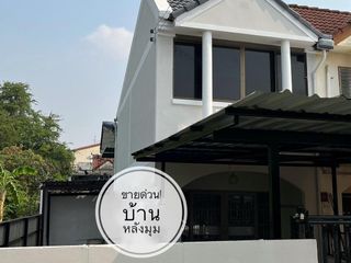 For sale 2 bedrooms townhouse in Mueang Samut Prakan, Samut Prakan