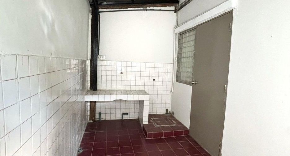 For sale 2 bedrooms townhouse in Mueang Samut Prakan, Samut Prakan