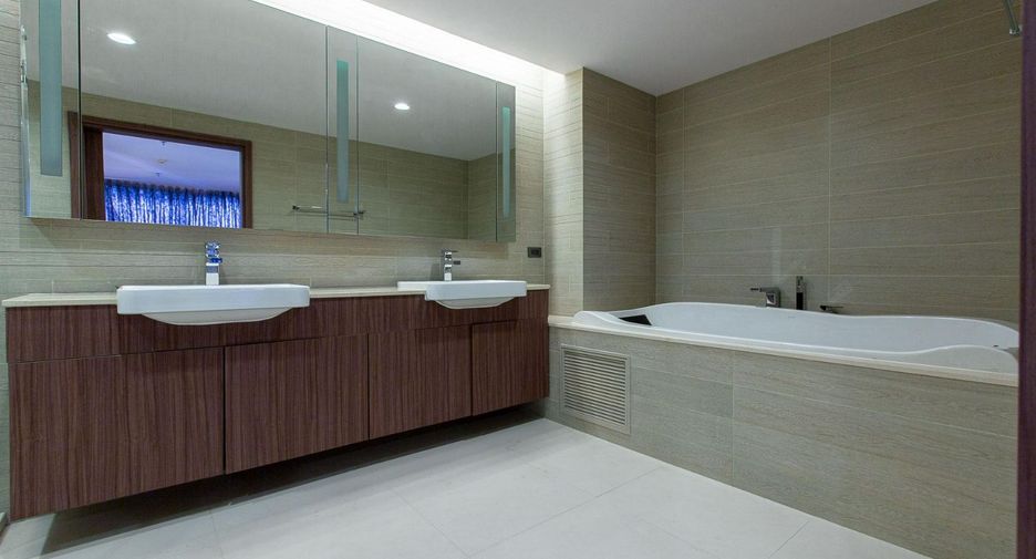 For rent and for sale 4 bedrooms condo in Sathon, Bangkok