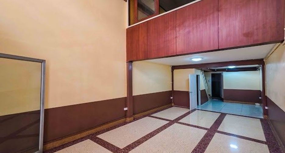 For sale retail Space in Bang Phlat, Bangkok