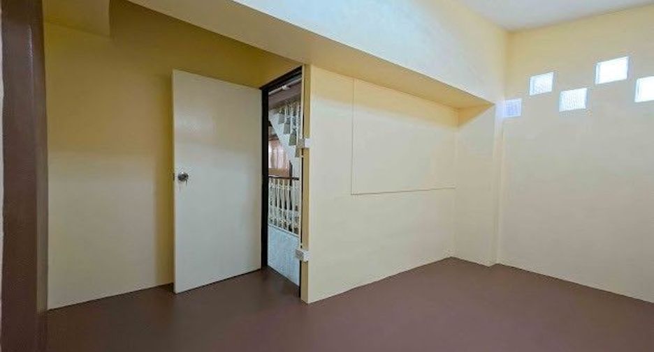 For sale retail Space in Bang Phlat, Bangkok