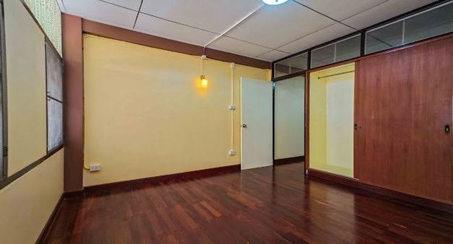 For sale retail Space in Bang Phlat, Bangkok