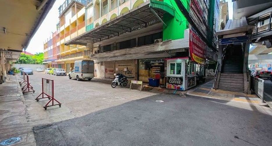 For sale retail Space in Bang Phlat, Bangkok