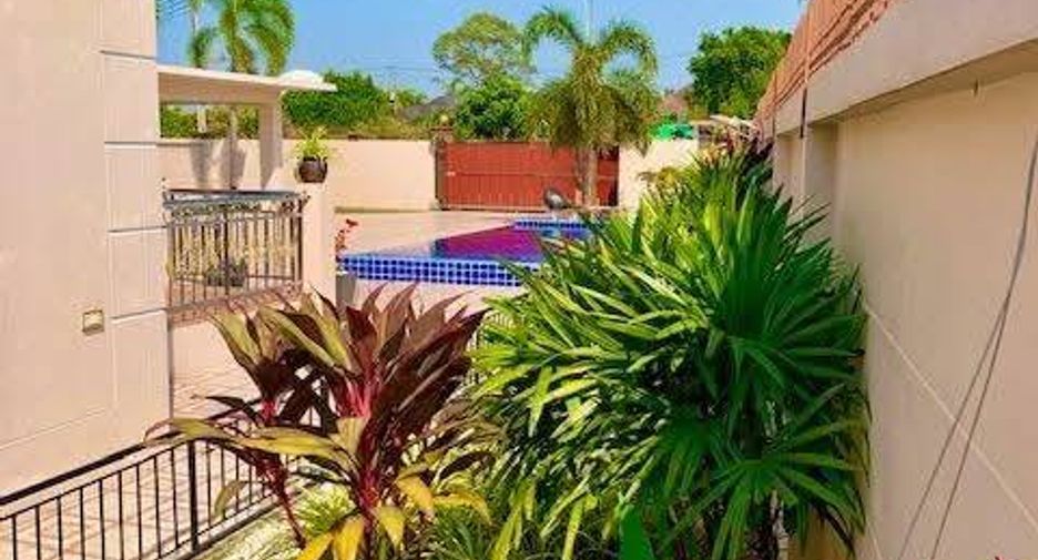Villa zum Kauf mit 4 Zimmer in Sattahip, Chonburi
