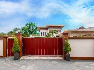 For sale 4 bedrooms villa in Bang Saray, Pattaya