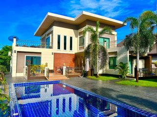 For sale 4 bedrooms villa in Bang Saray, Pattaya
