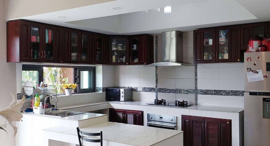 Villa zum Kauf mit 4 Zimmer in Sattahip, Chonburi