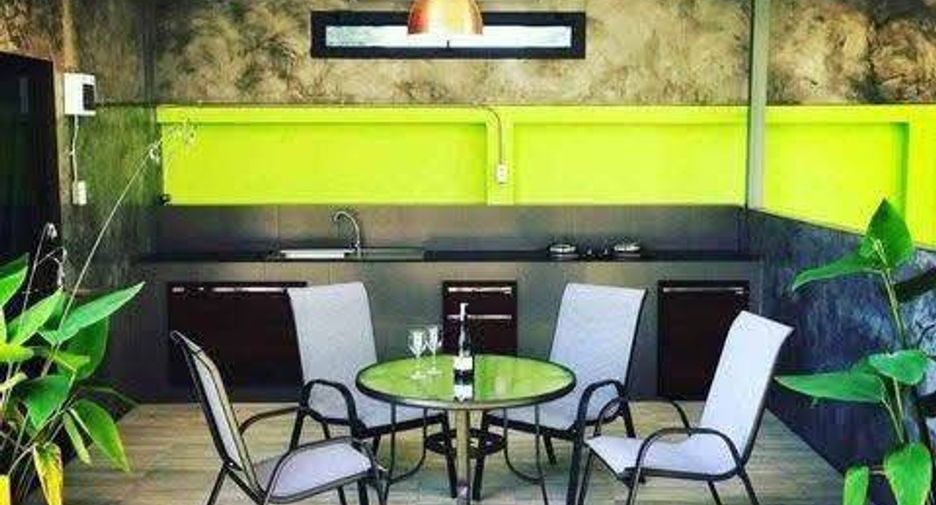 Villa zum Kauf mit 4 Zimmer in Sattahip, Chonburi