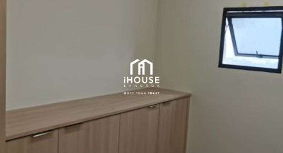 For sale 4 bedrooms condo in Khlong Toei, Bangkok