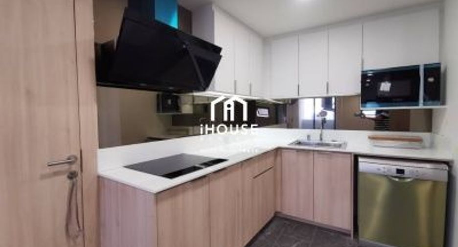 For sale 4 bedrooms condo in Khlong Toei, Bangkok
