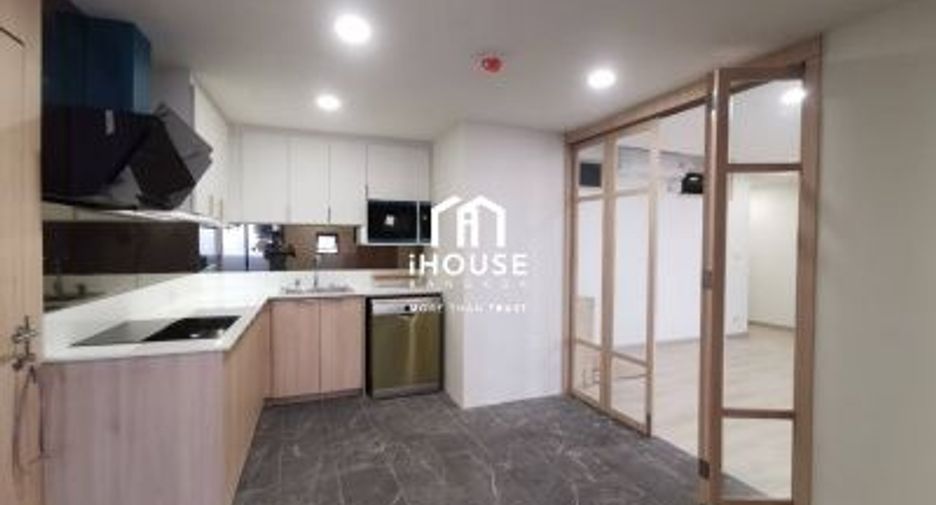 For sale 4 bedrooms condo in Khlong Toei, Bangkok